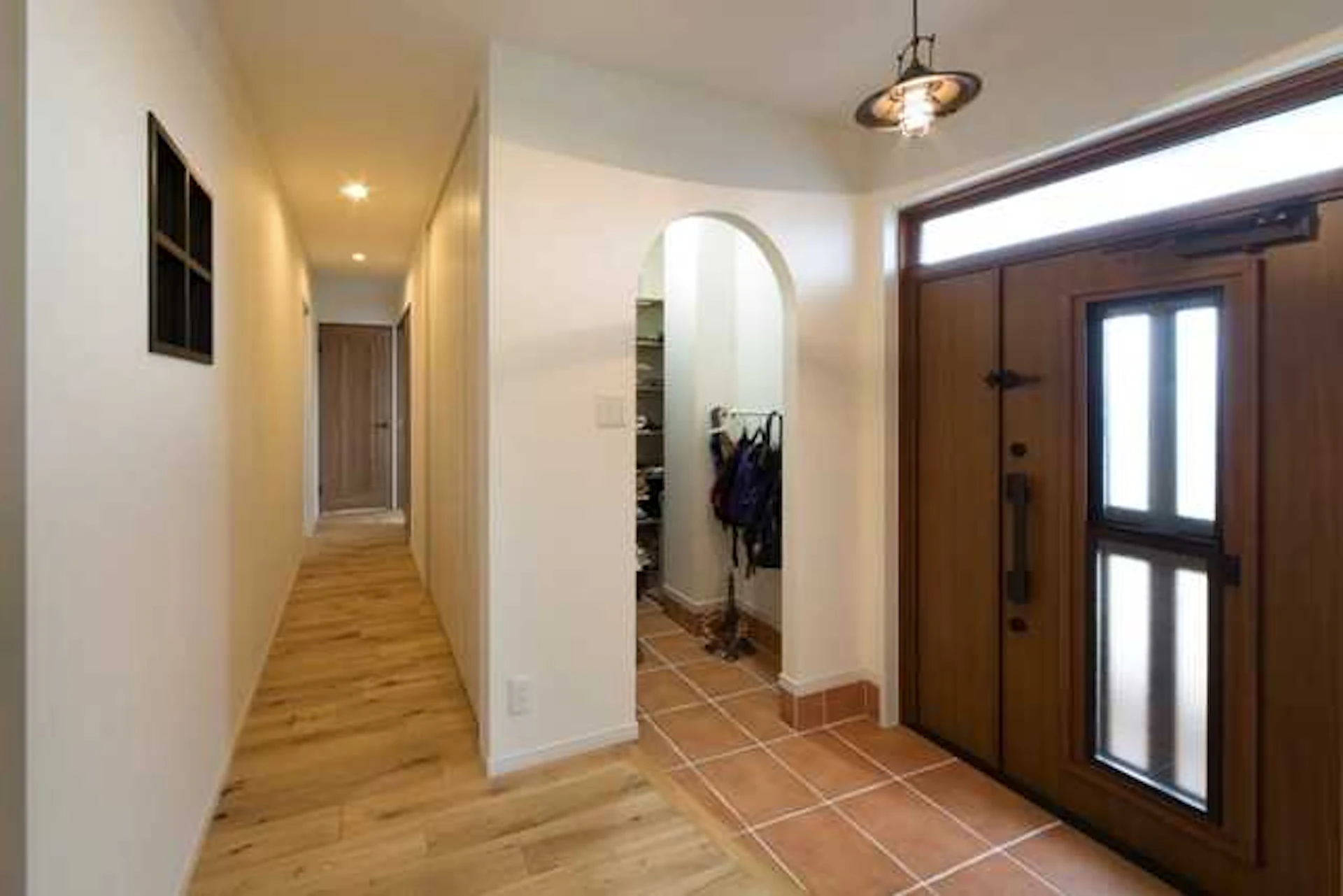 オープンタイプのシューズクローク