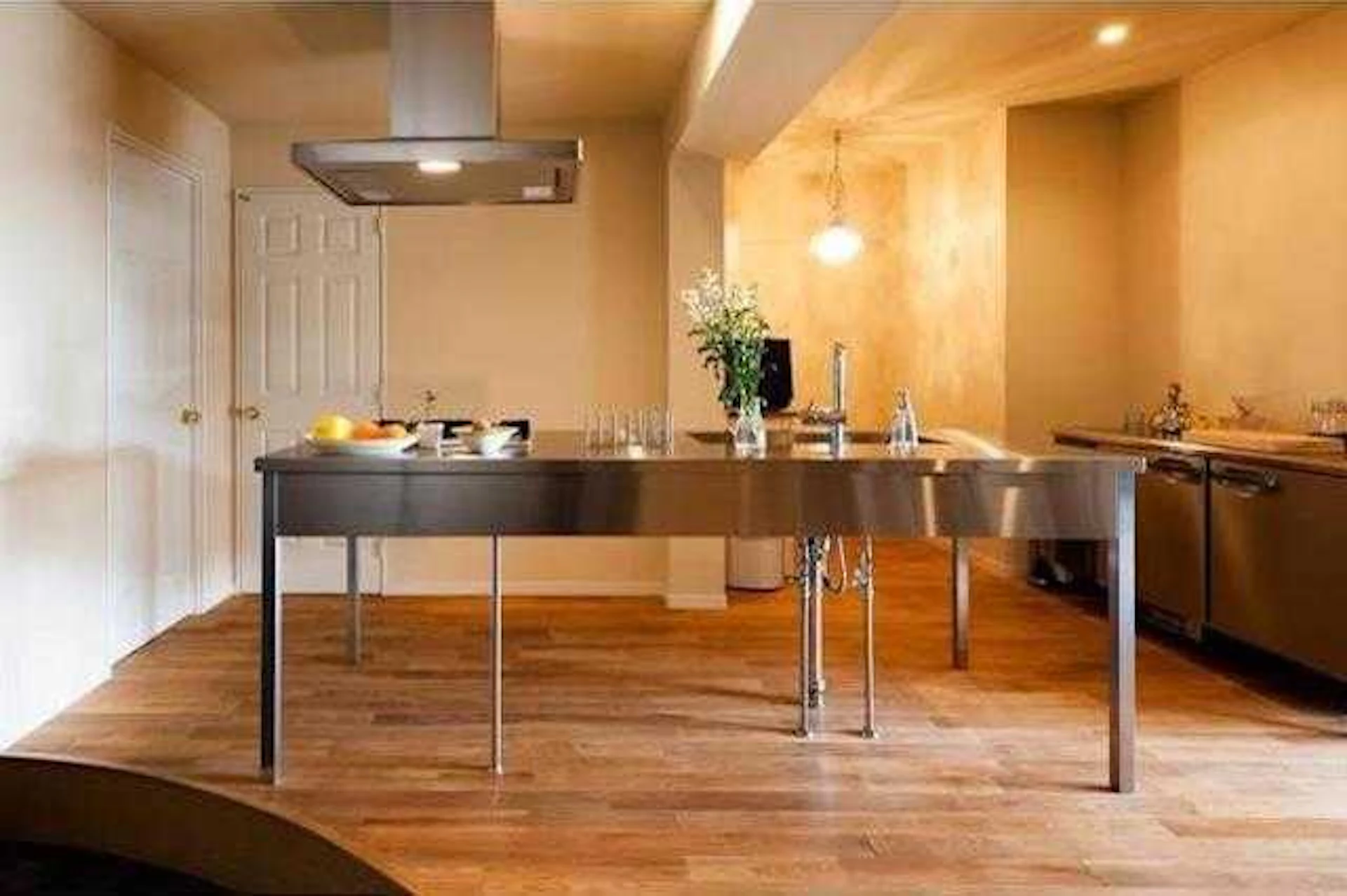 事例1 オリジナルのステンレスキッチン