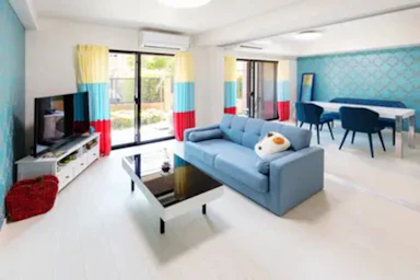 ビビッドカラーで遊び心満載なリビングにリフォーム