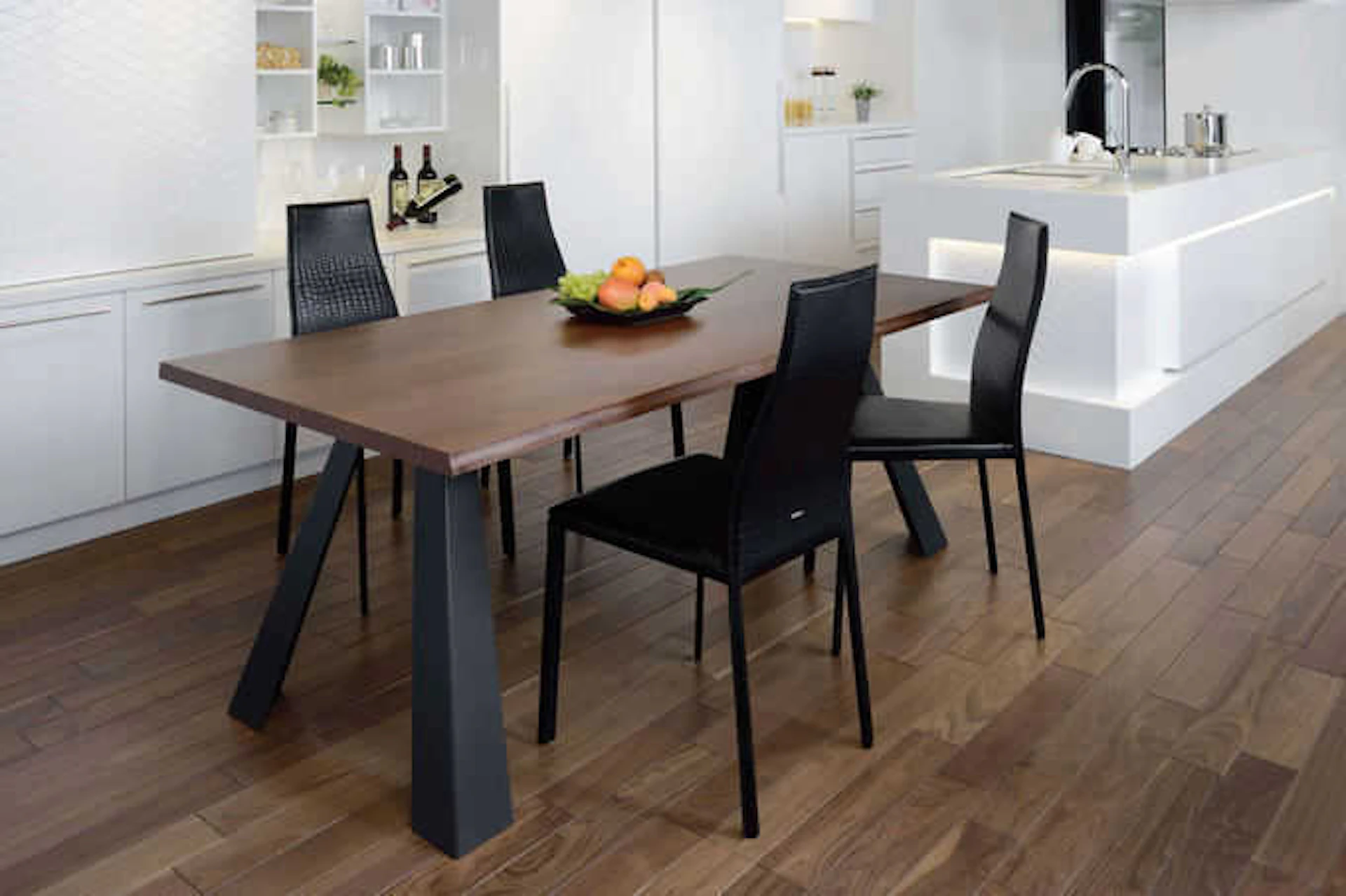 コーディネート可能なダイニングテーブルも