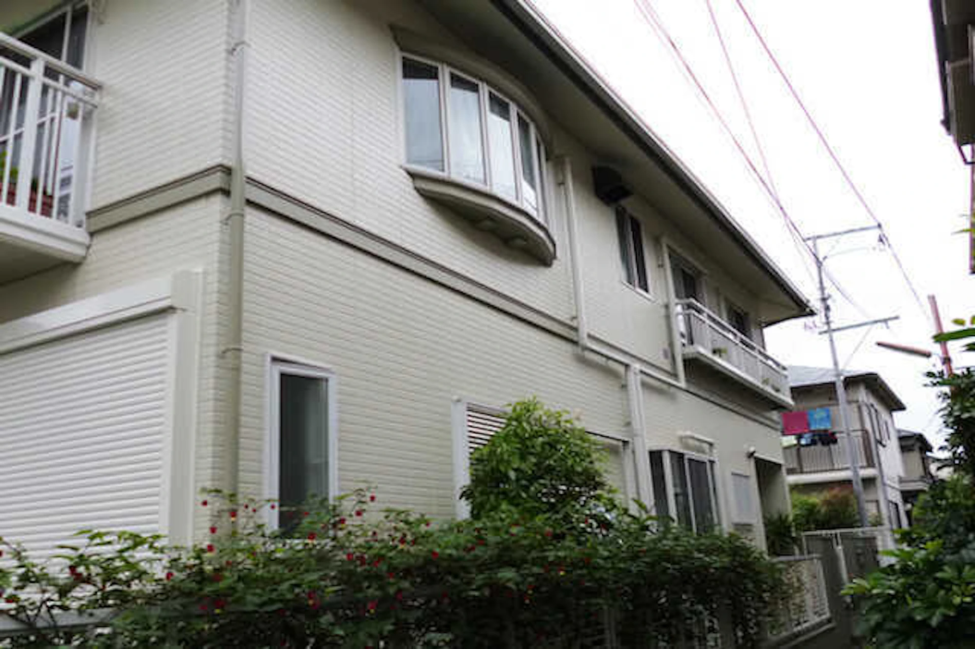 シリコン塗料は外壁・屋根塗装で人気!価格や特徴は?ウレタンやフッ素と比較