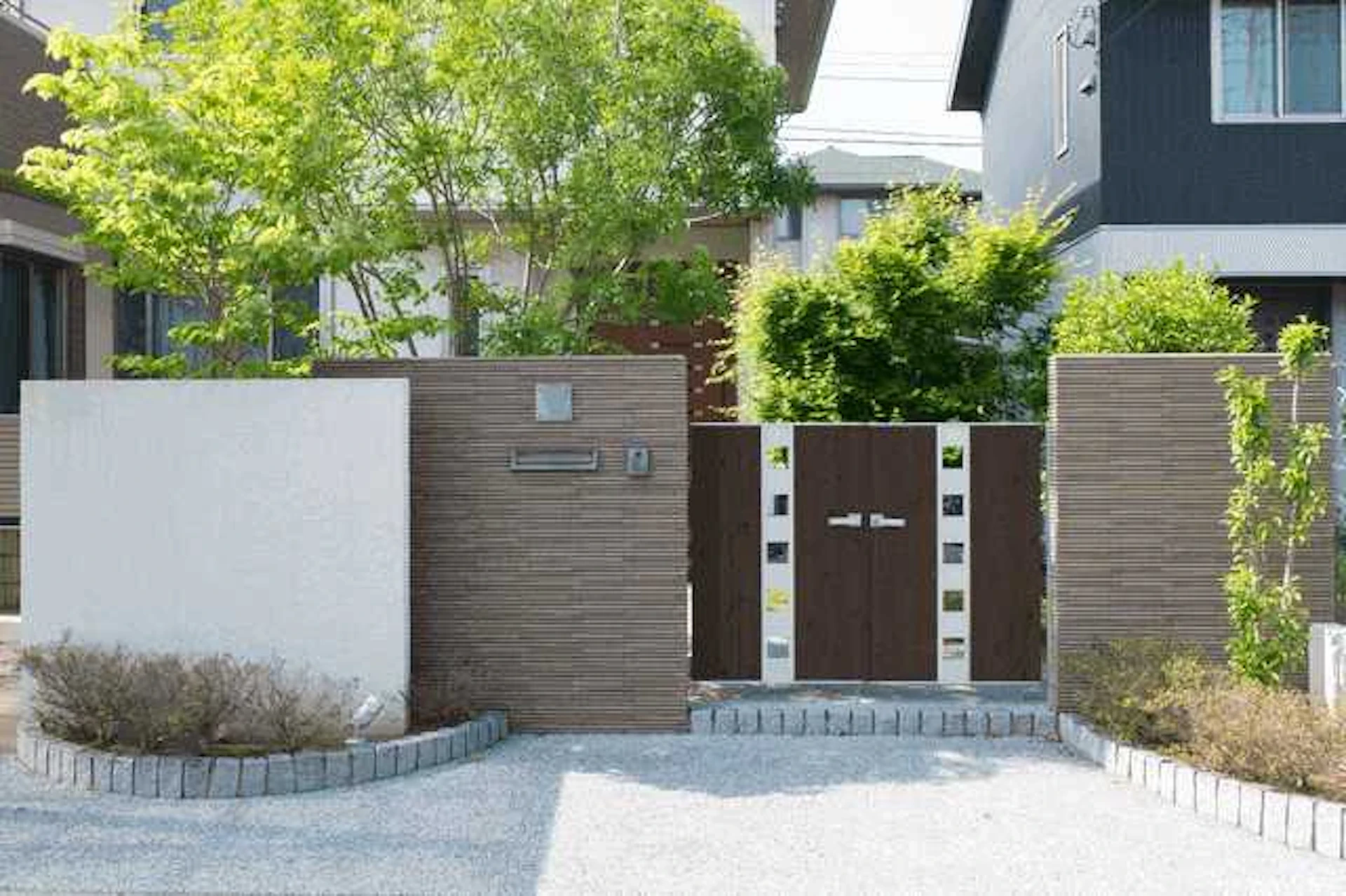 外構・エクステリアリフォームの工事は専門業者に依頼する