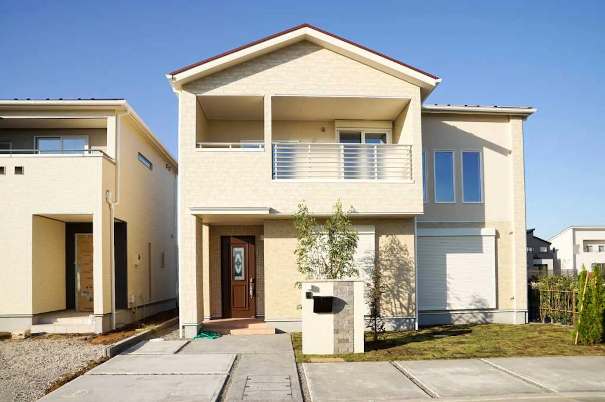 サムネイル：屋根の断熱材の費用相場は？メリット・デメリットや注意点を解説