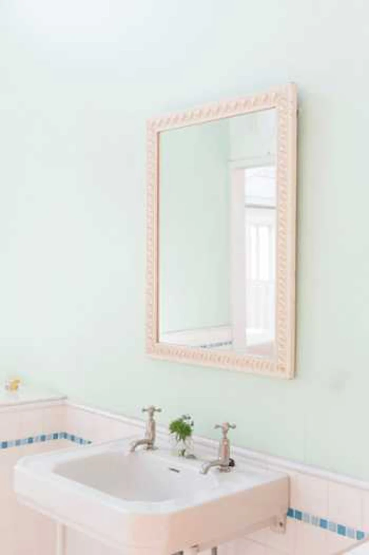 洗面所・脱衣所にピッタリの壁紙の選び方！張り替え費用・おしゃれなコーディネート実例