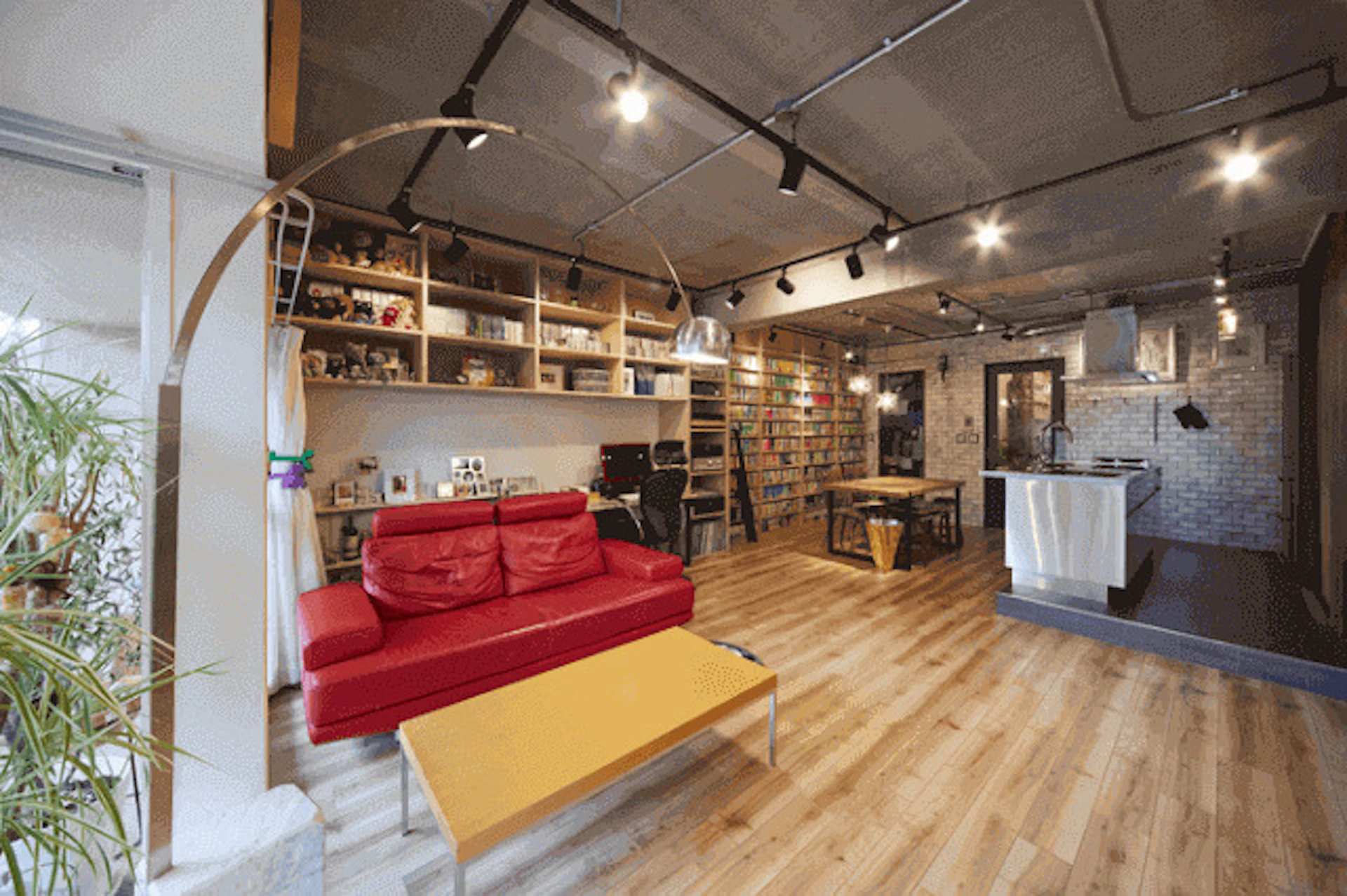 間取り変更で、おしゃれな図書館のような住まい