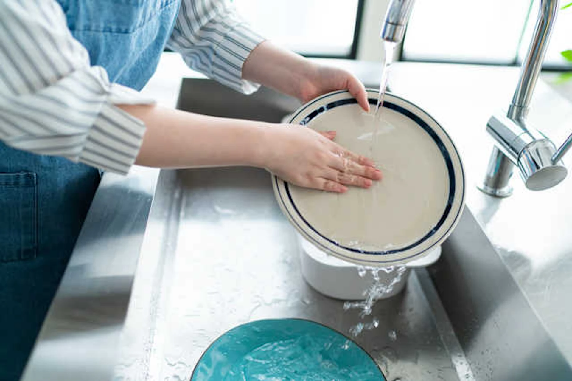 キッチンの高さを調整したい！高さを変更する費用、身長から考える標準サイズは？