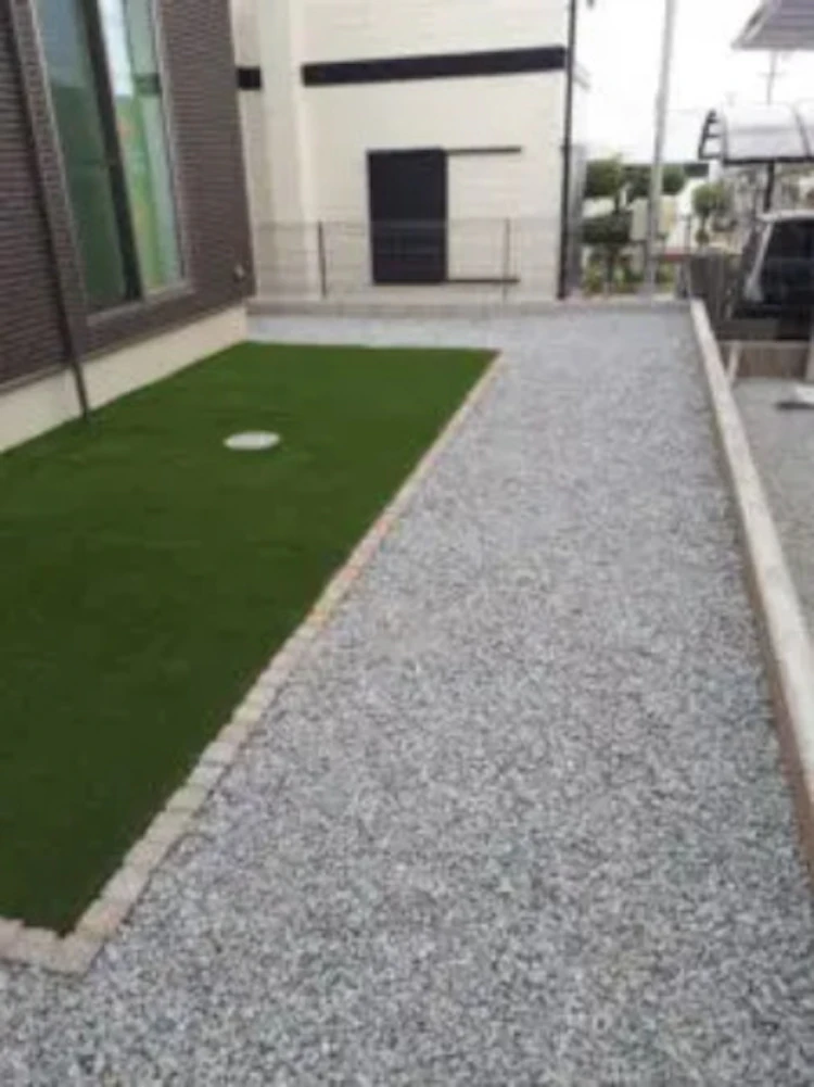 事例2 砂利を敷き、雑草の生えにくい庭に