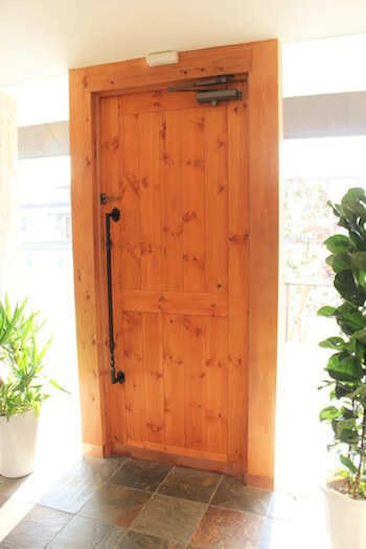 断熱性や耐久性で選ぶ(木製 VS アルミ製)