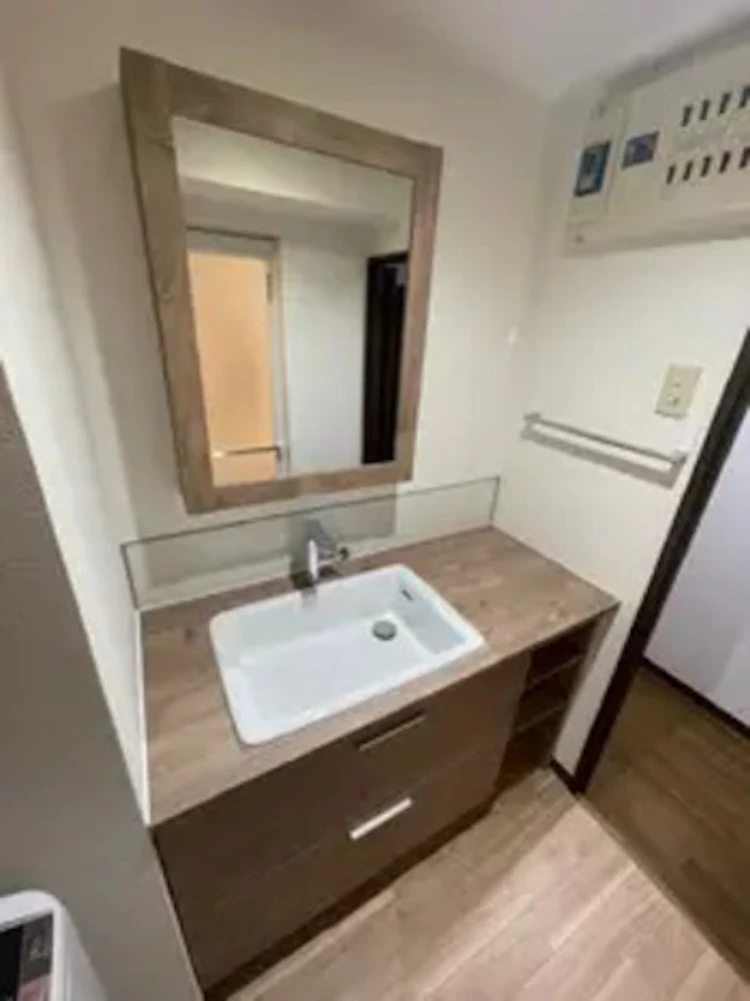 事例5 ナチュラルテイストの洗面所へリフォーム