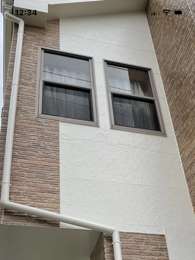 水が入っている状態の外壁を補修