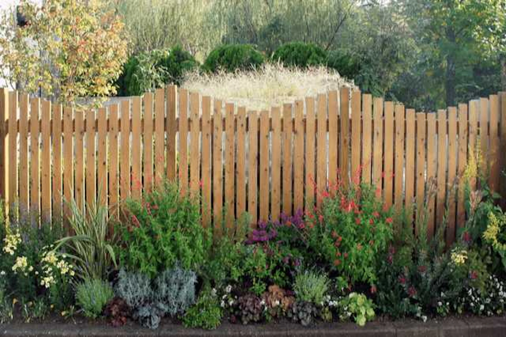 ウッドフェンス(木製フェンス)のDIYって簡単?