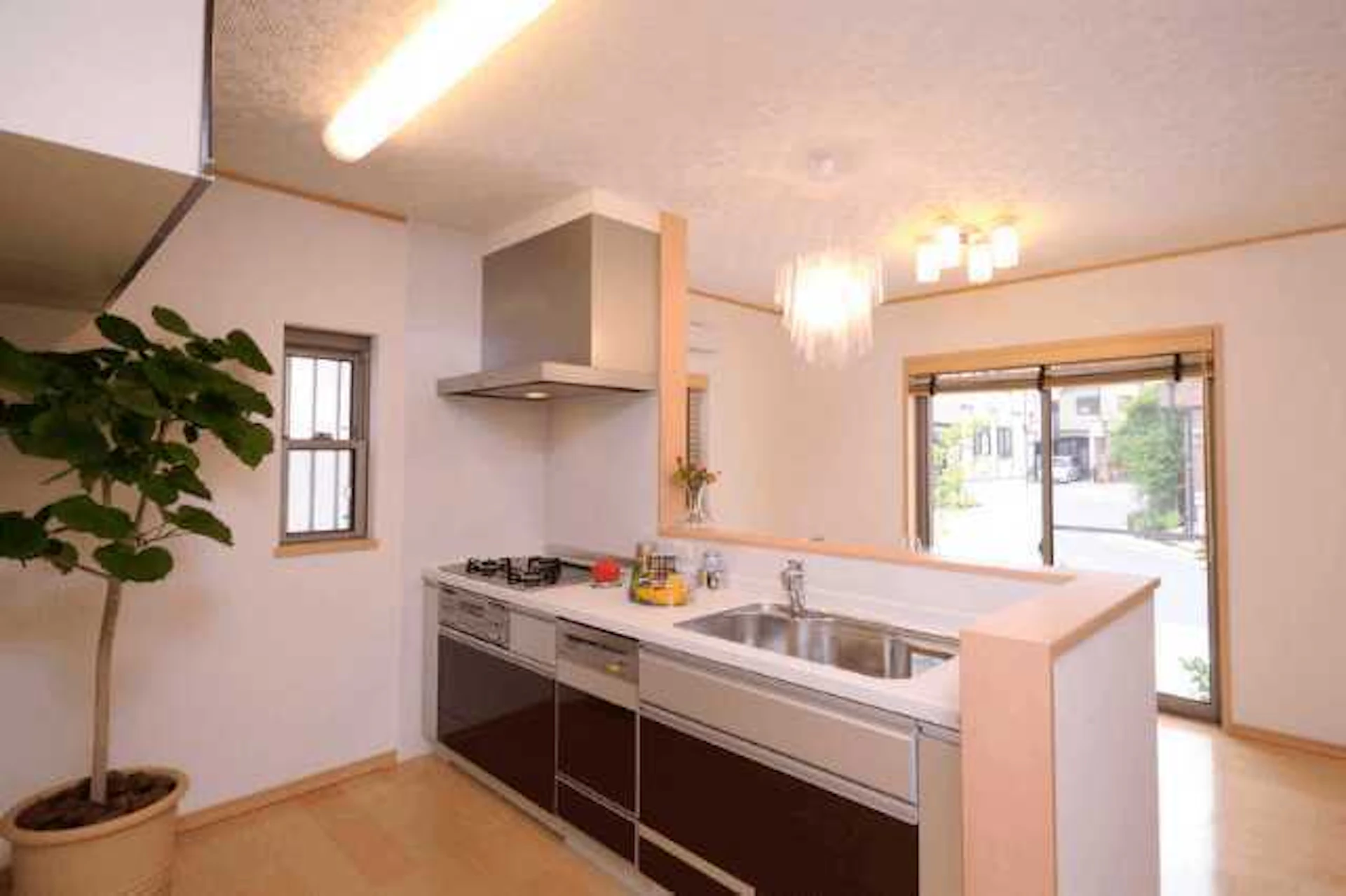 色のバランスがよいキッチン