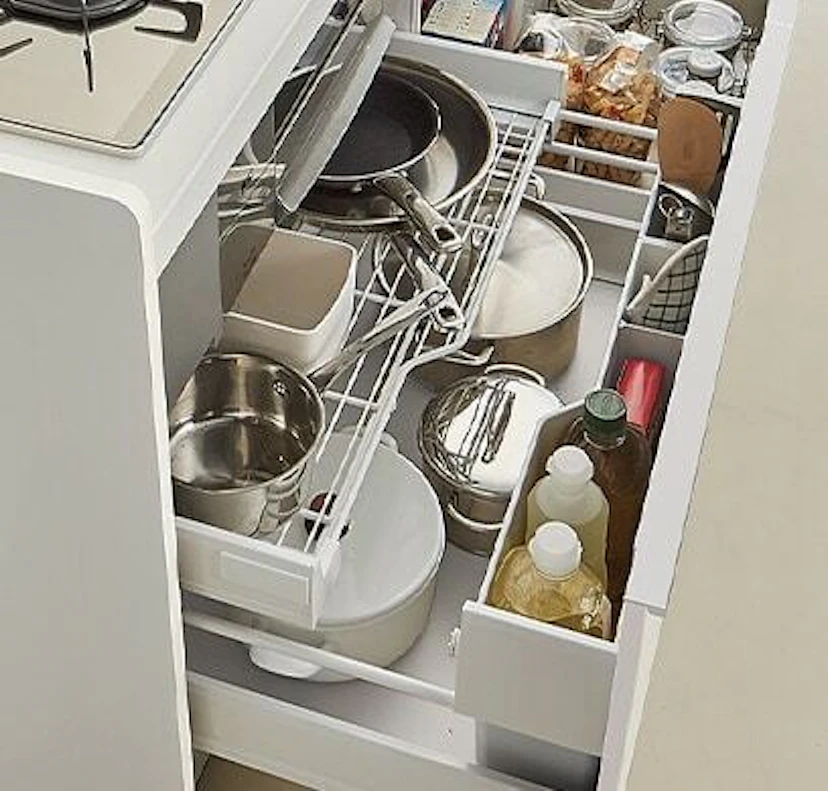 おすすめ機能① スライドストッカー&アシストポケット