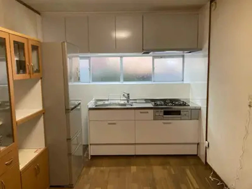 【事例④】キッチンパネルの色を白で統一