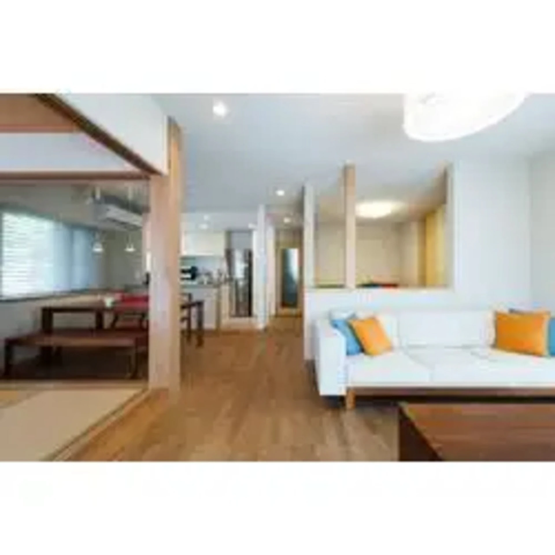 事例4： 珪藻土と無垢材＆床暖の広々LDK