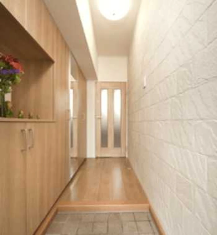 玄関の壁紙クロスの選び方・張り替えの値段・おしゃれな施工例をご紹介