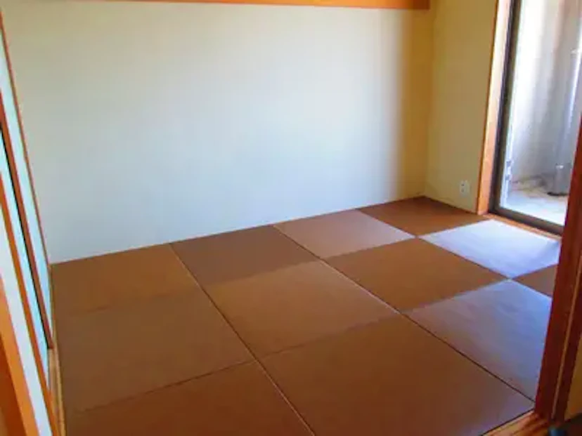 事例1：張り替えによりモダンな雰囲気に