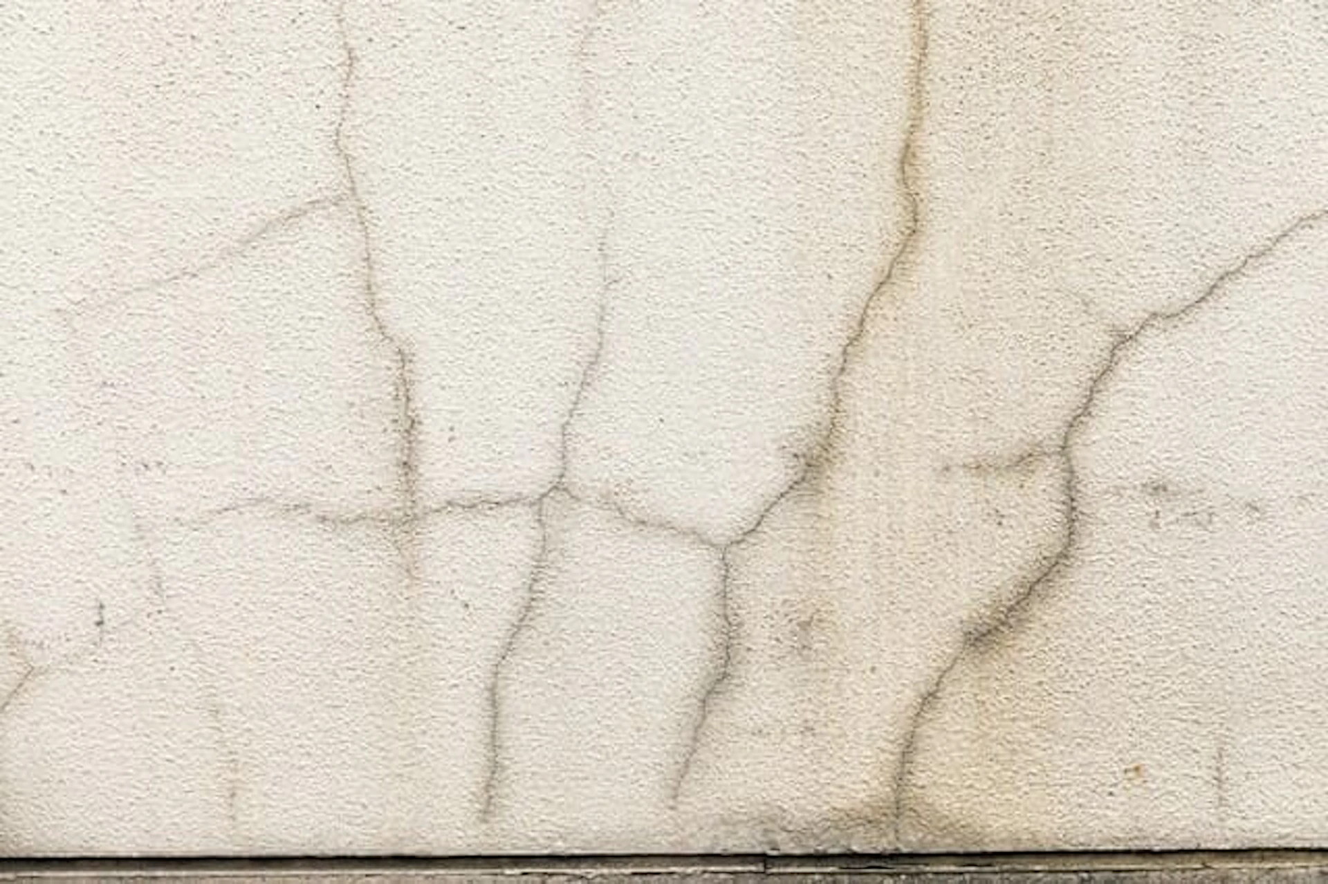 ④ ひび割れ(クラック)