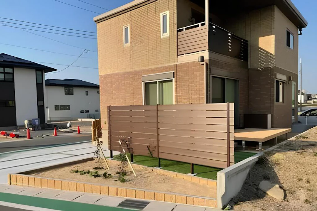 目隠しもできる!おしゃれなフェンスの施工事例5選|選び方と失敗例も解説 | リフォーム費用の一括見積り -リショップナビ