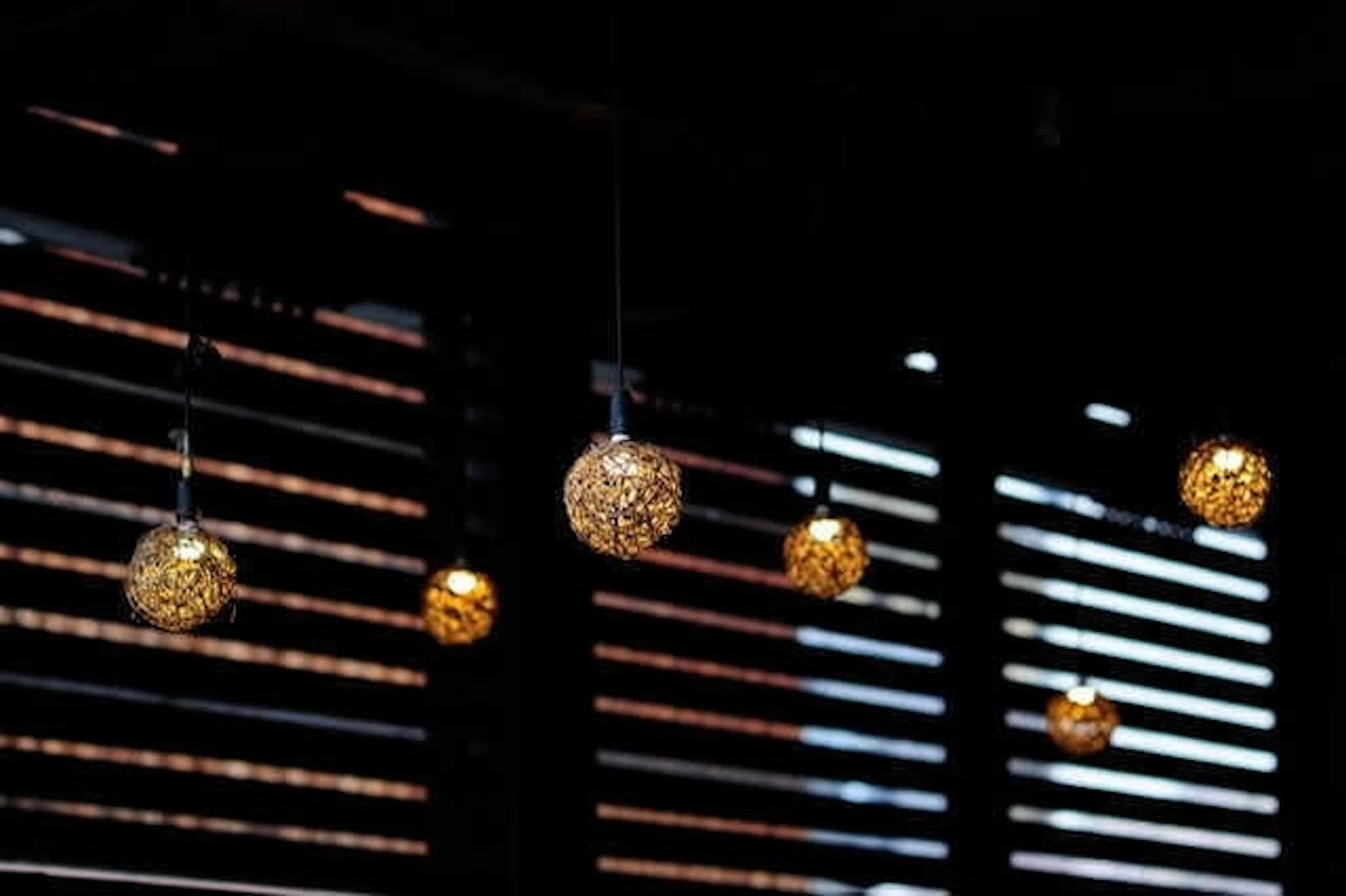 ペンダント型の照明を設置する