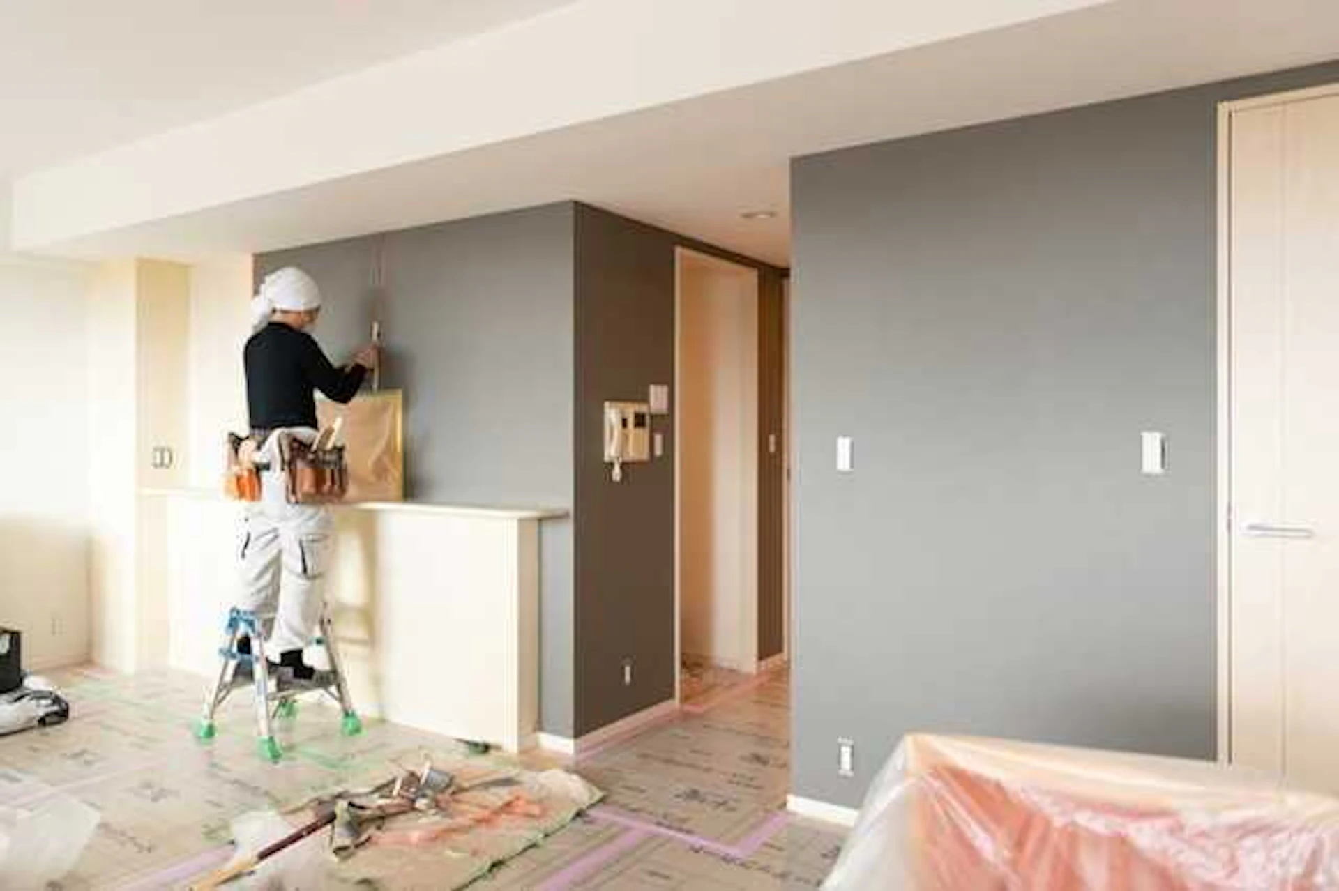 使用する建材や材料などのグレードを下げる