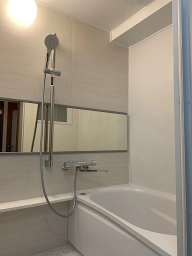 【50〜100万円】ホワイトで統一感のある、シンプルでお洒落なユニットバスルーム