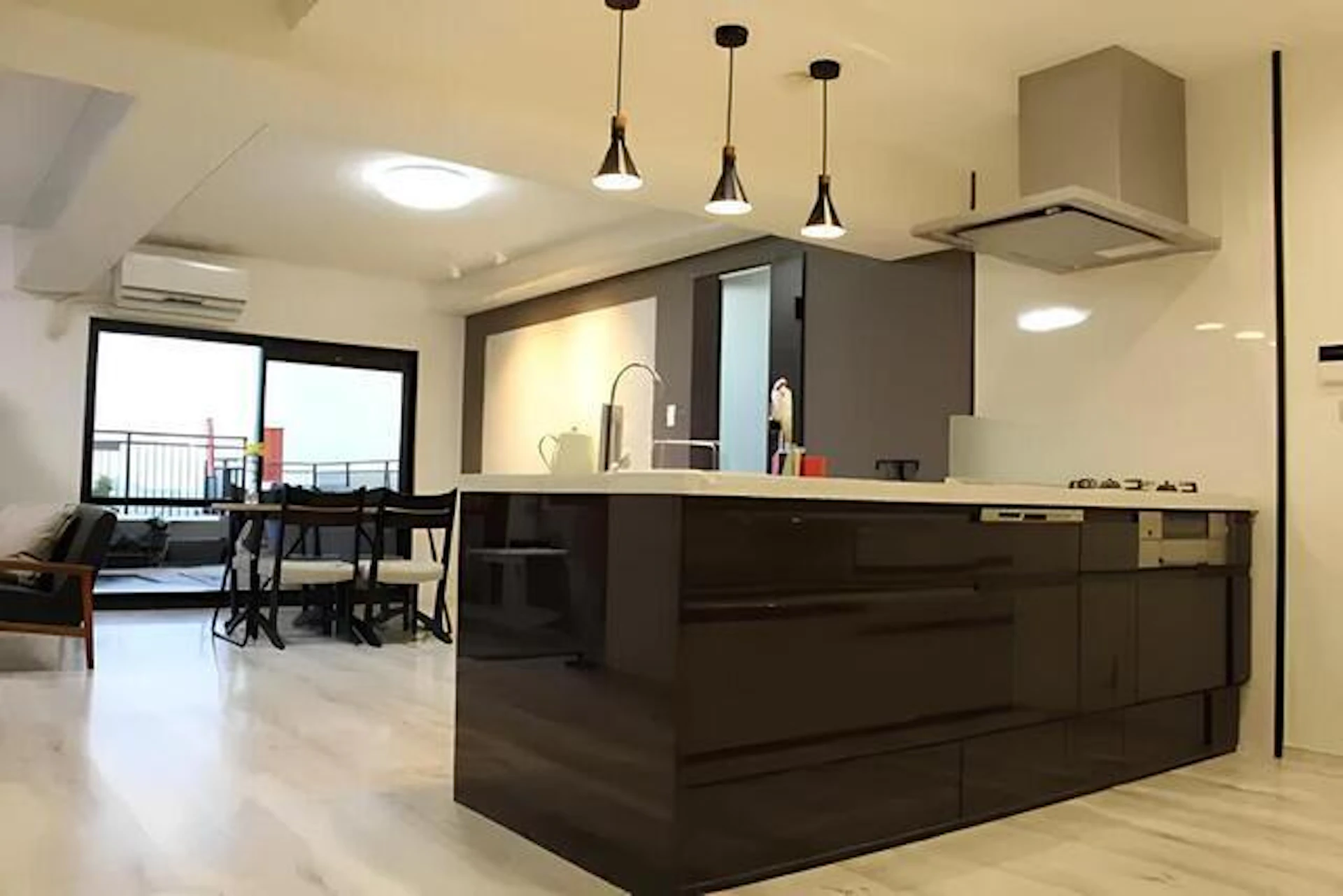 サムネイル:リクシル(LIXIL)「リシェルSI」ってどんなキッチン?特徴や価格、施工事例もご紹介