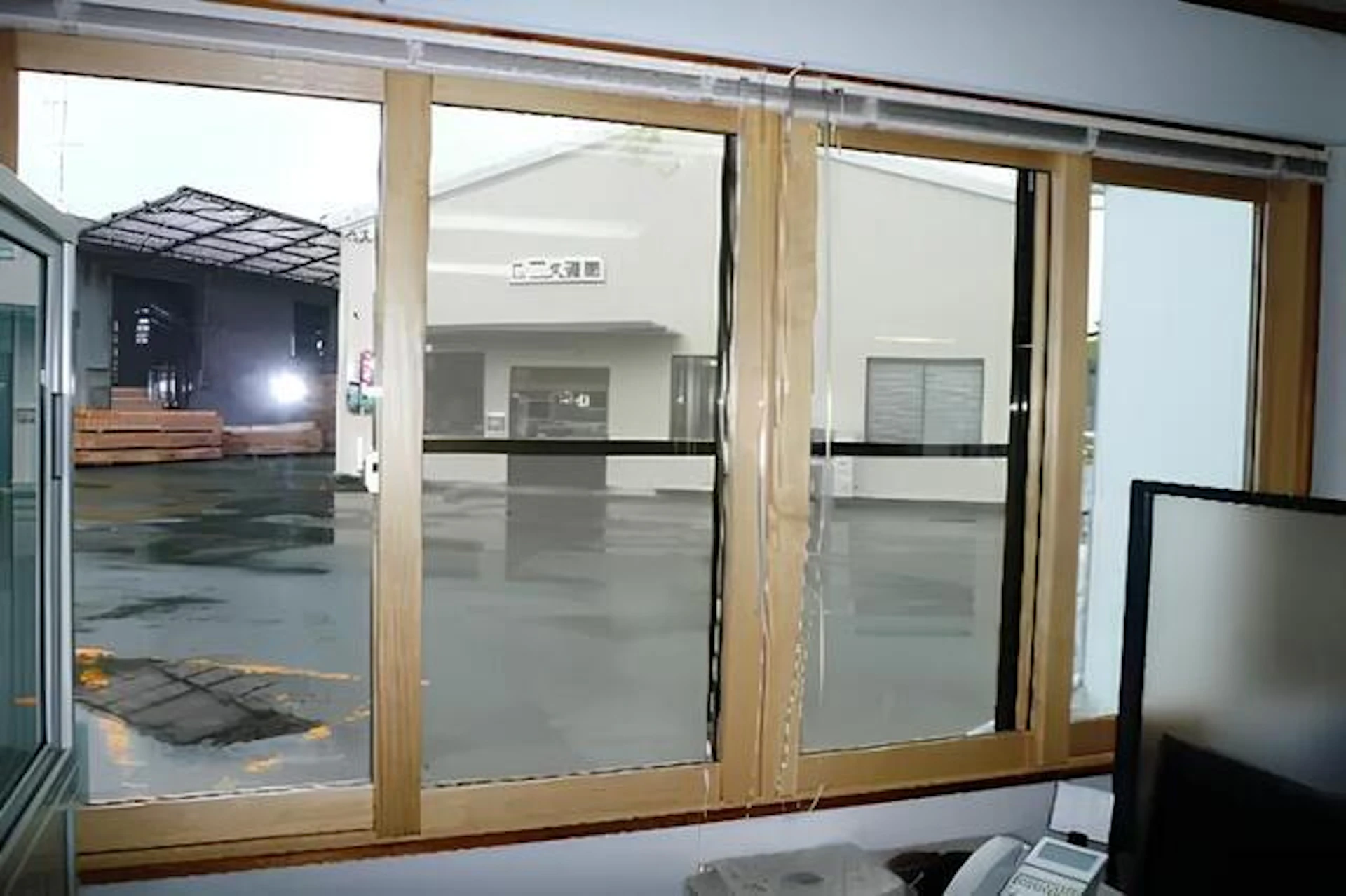 事例1 天然木サッシで温かい雰囲気の窓へ