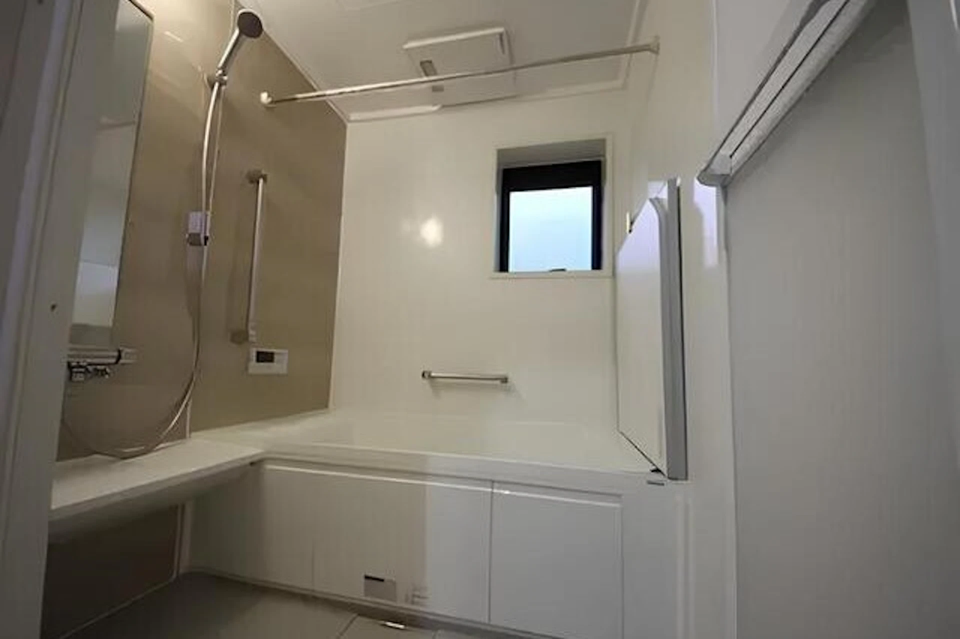 事例2:足も伸ばせない浴室がゆったり浸かれるユニットバスへ