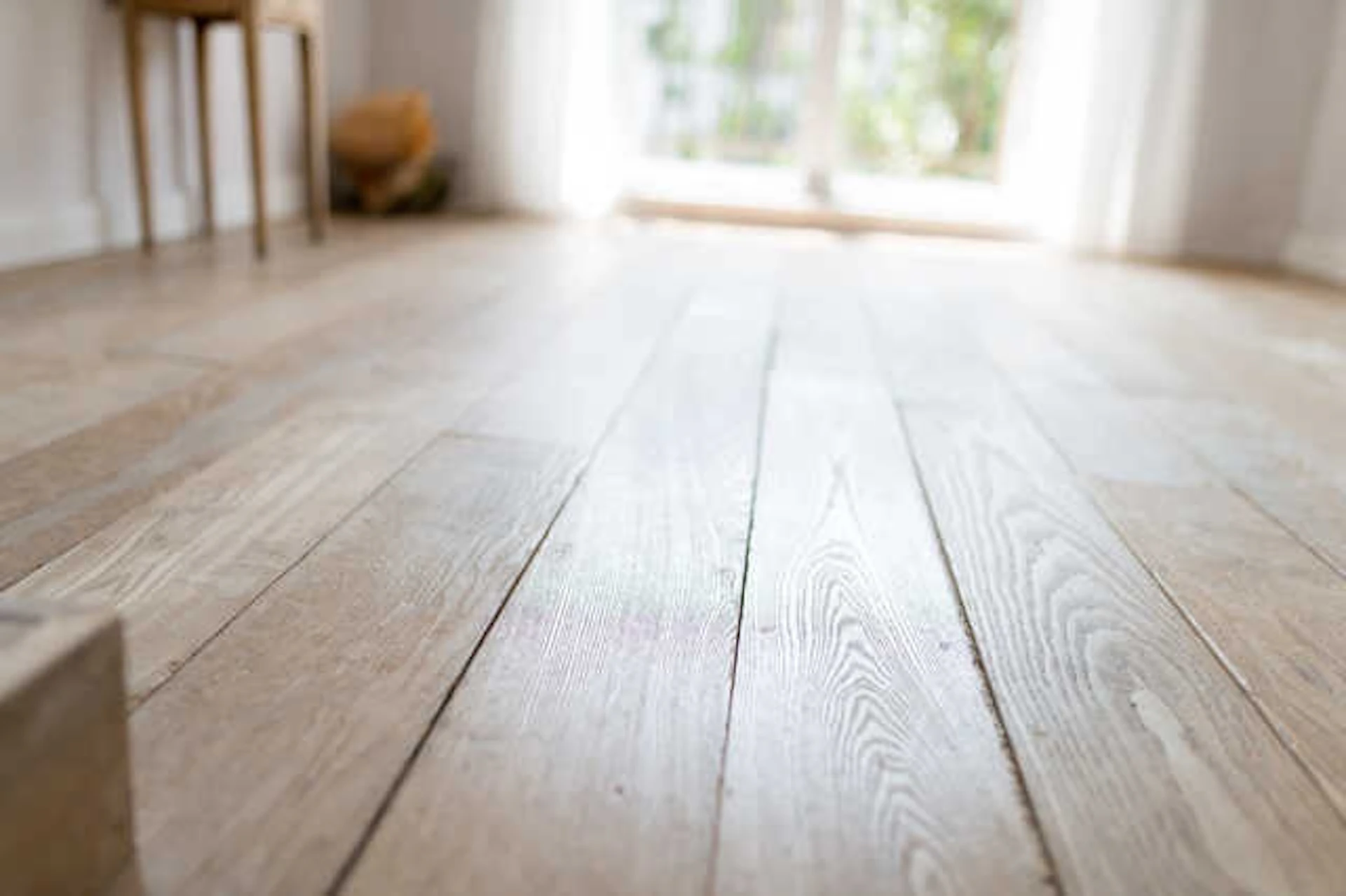 つやのあるフローリング