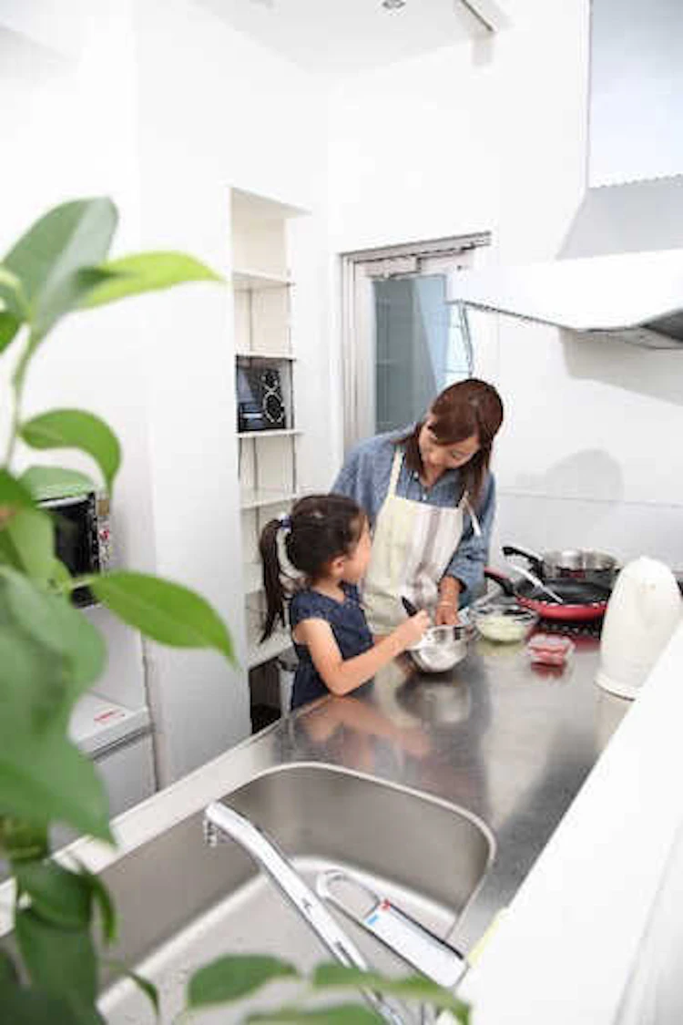 キッチンのワークトップ(天板)の素材比較！交換やDIYによる修復は可能か？