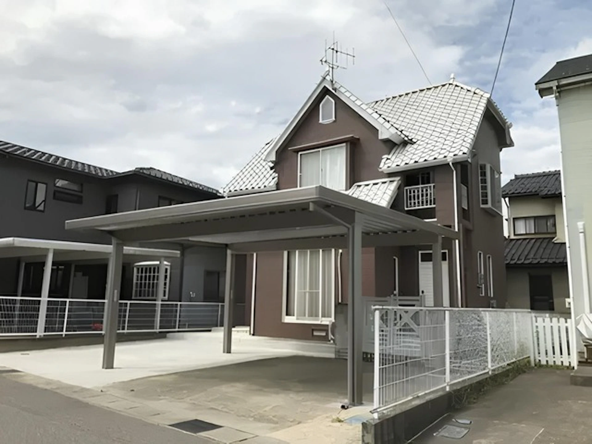 事例3 中古住宅の購入とともにカーポートを設置