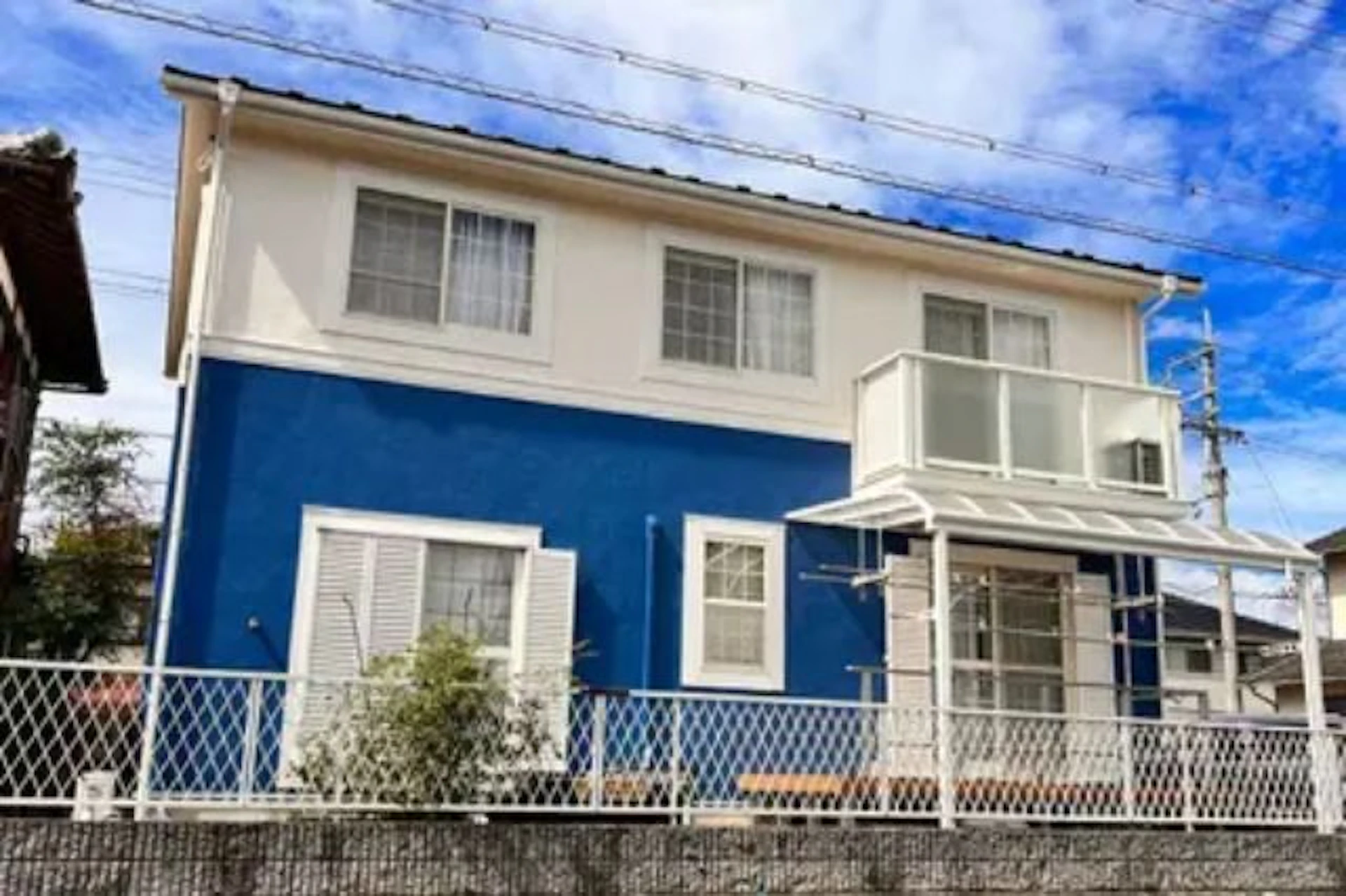 事例6: 白と青のツートンカラーに塗装した事例