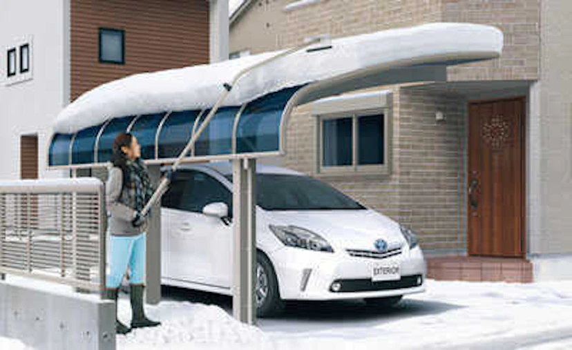 専用の「雪下ろし棒」を使う