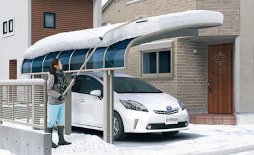 専用の「雪下ろし棒」を使う