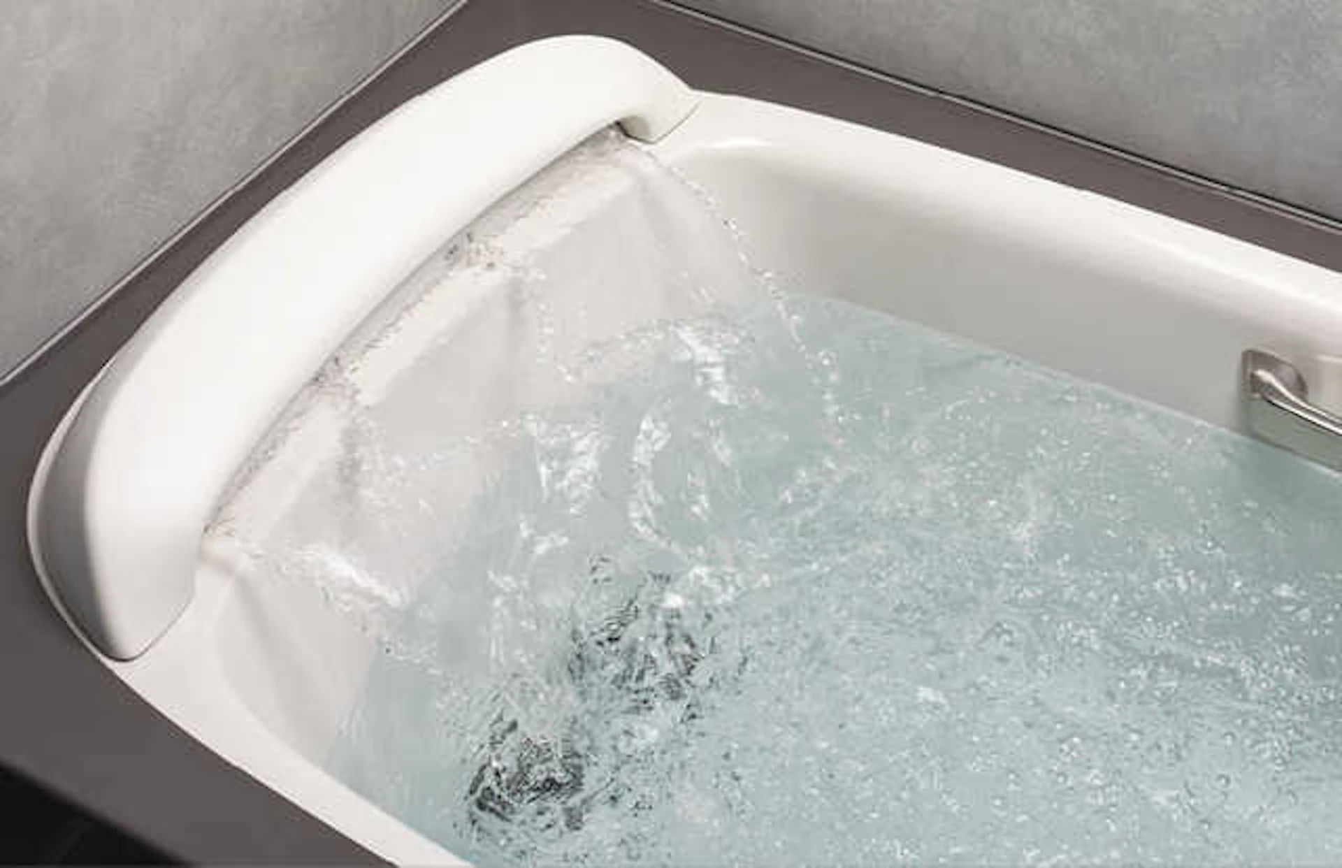 極上のリラックスが味わえる肩湯