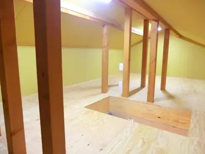 収納スペース兼秘密基地を新設