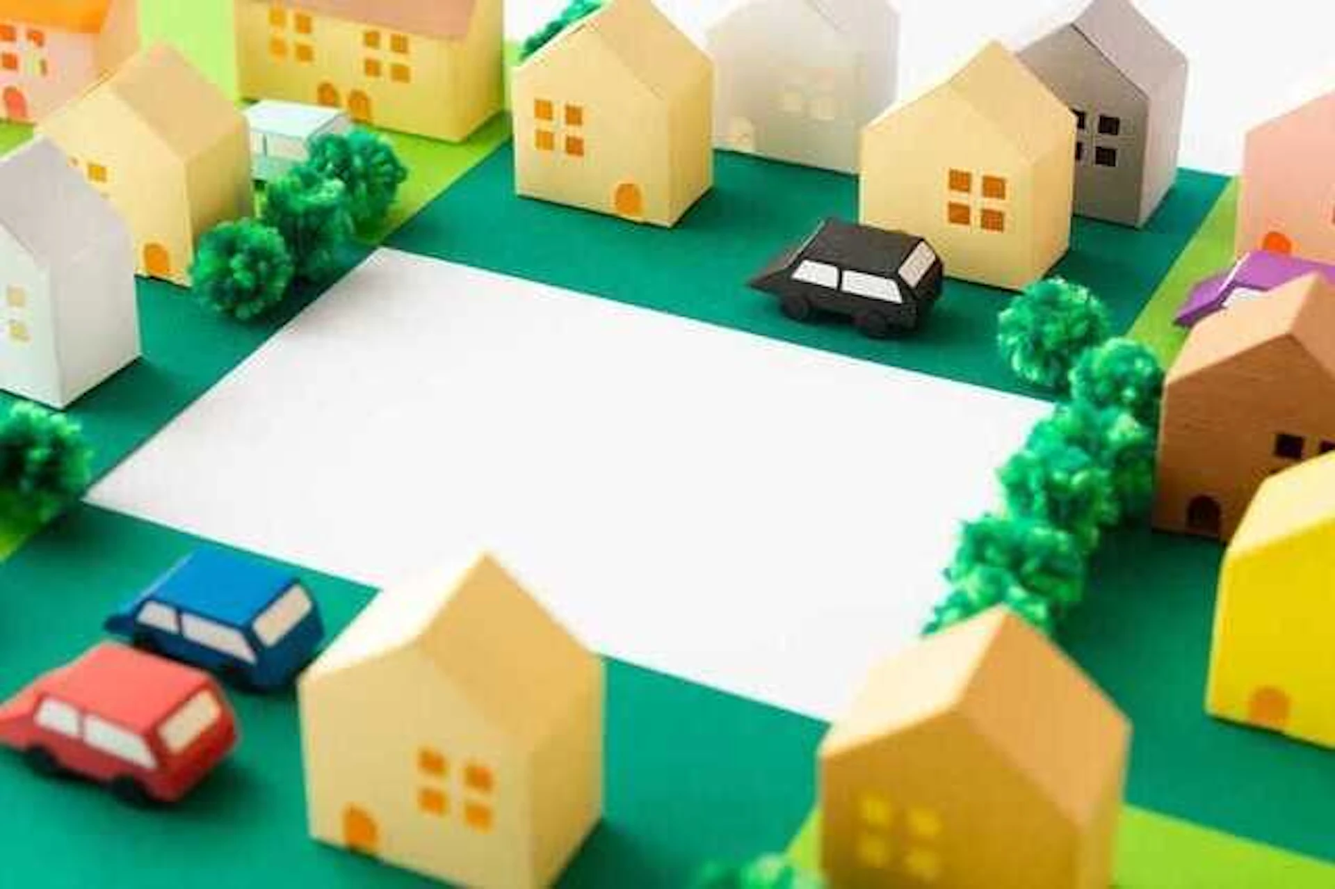 サムネイル：更地にする費用相場は？安く抑える４つのコツや解体の流れも解説