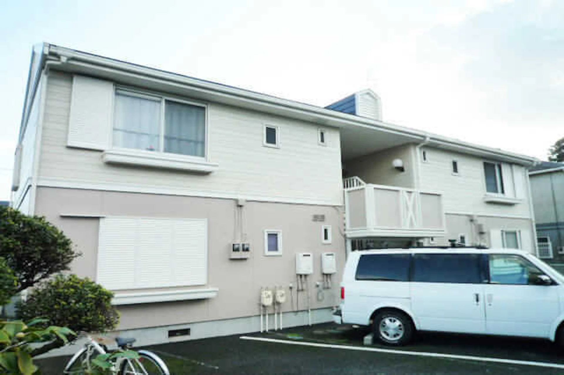 【相場を知って損しない】アパート外壁塗装の費用・耐用年数!事例も公開