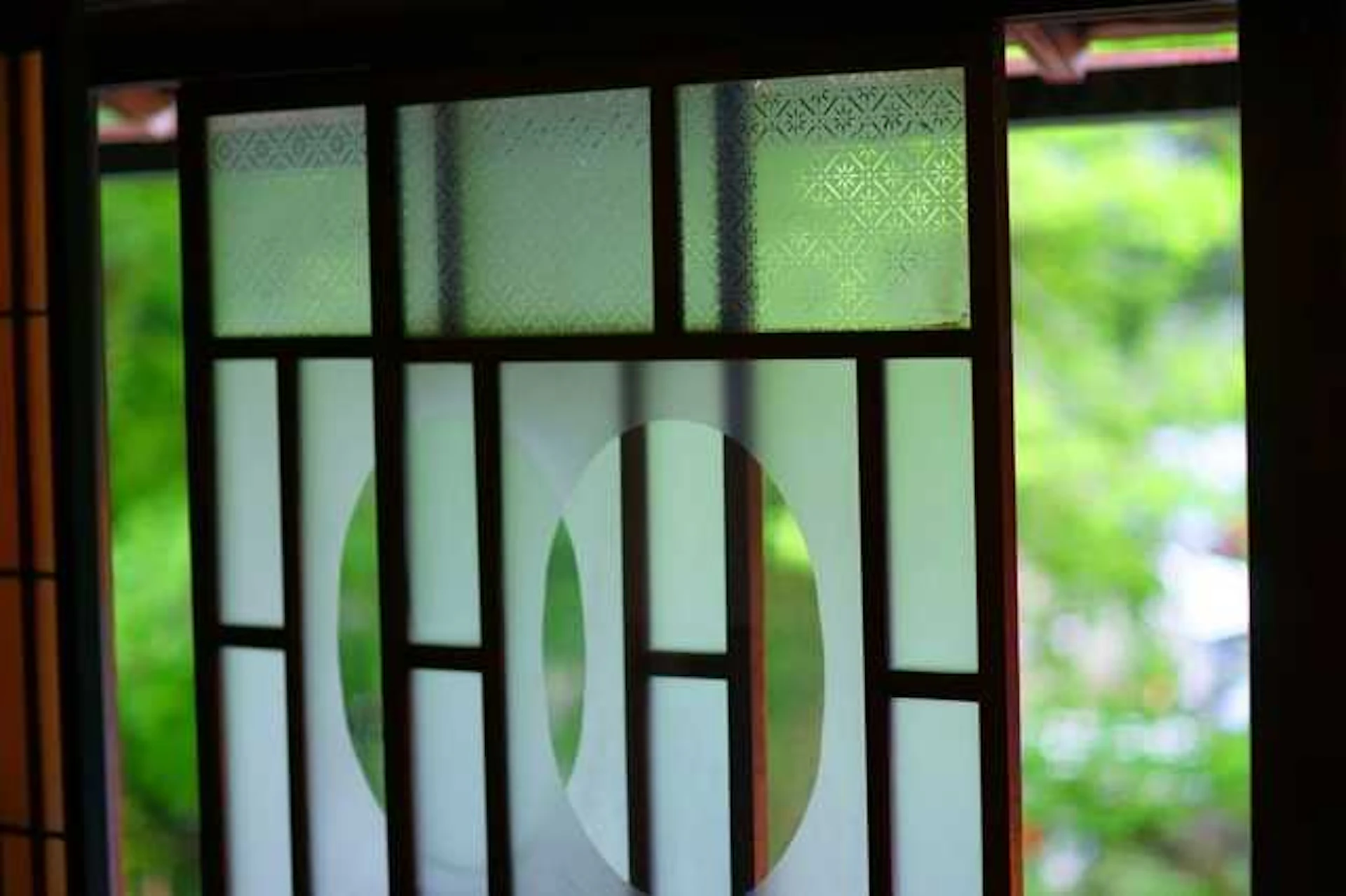 建具にすりガラスを使用する