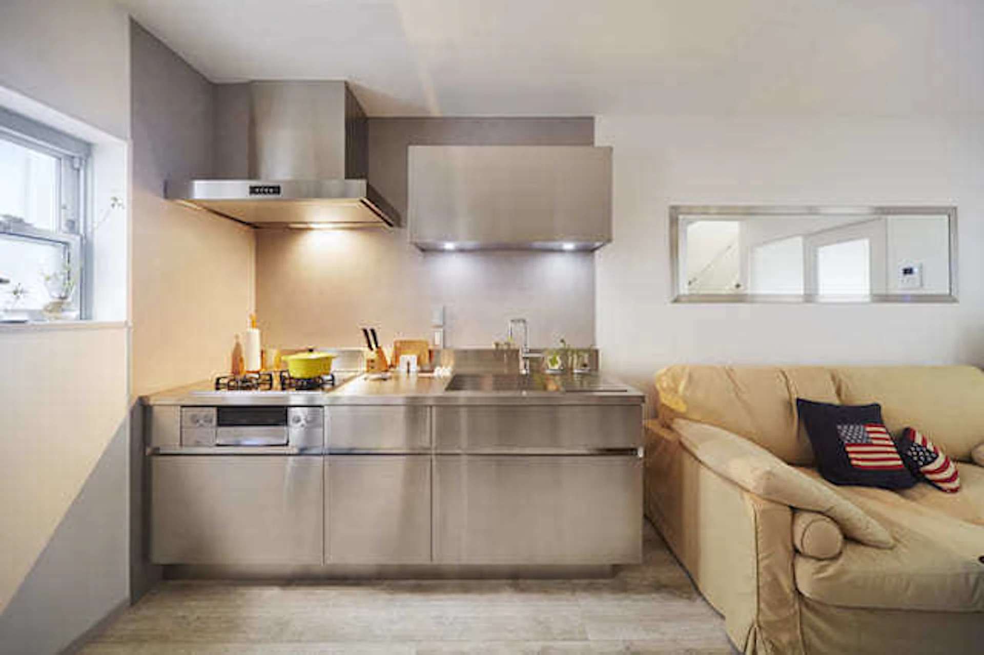 広々とスタイリッシュなキッチン