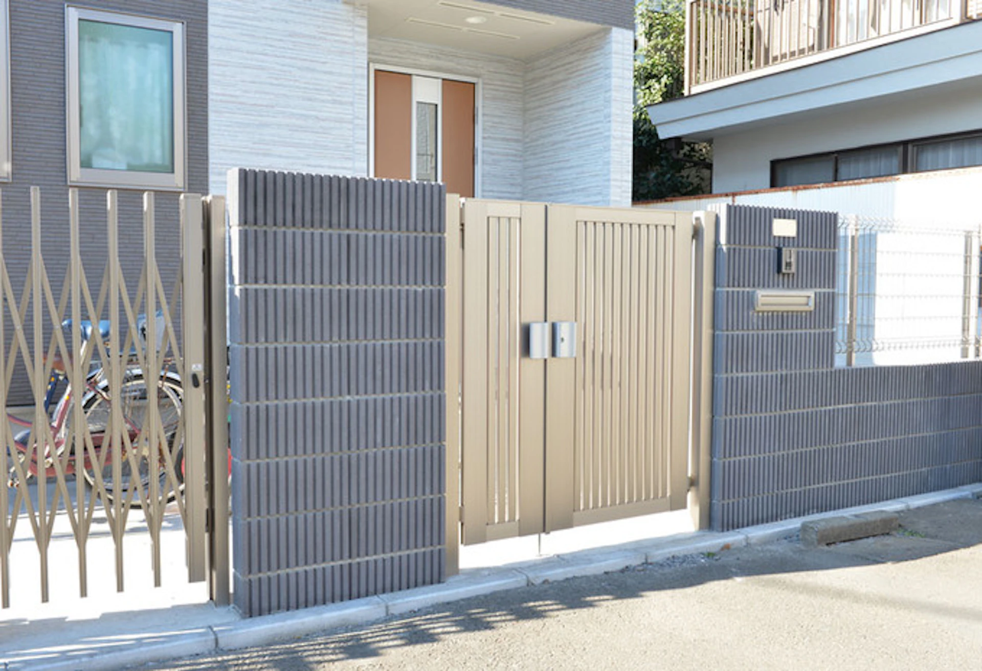 東栄ホームサービス株式会社 「将来の使い勝手も考慮したエクステリア」