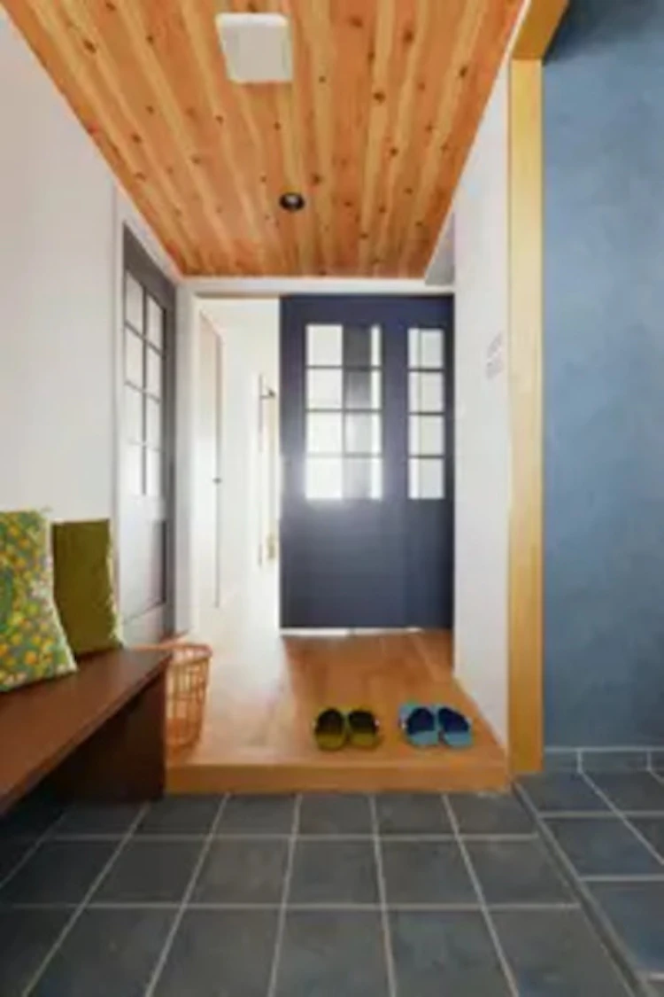 事例14:室内窓で光を取り入れた明るい玄関