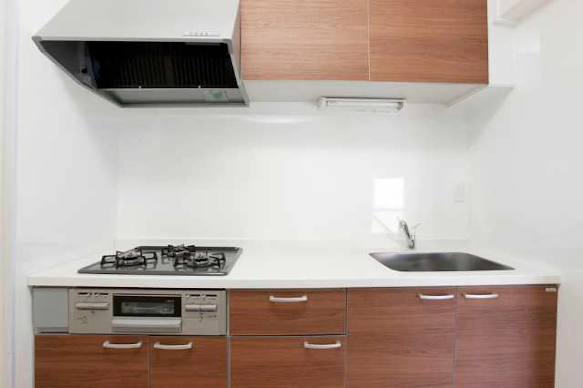 キッチンの壁材はパネルとタイル、どちらが良い?リフォーム価格や特徴を比較