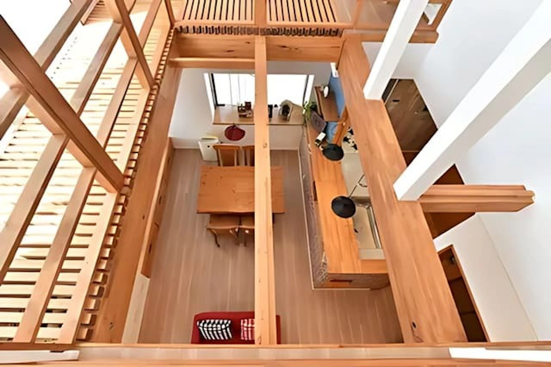 事例1 新たな吹き抜けを追加し、開放的な空間へ