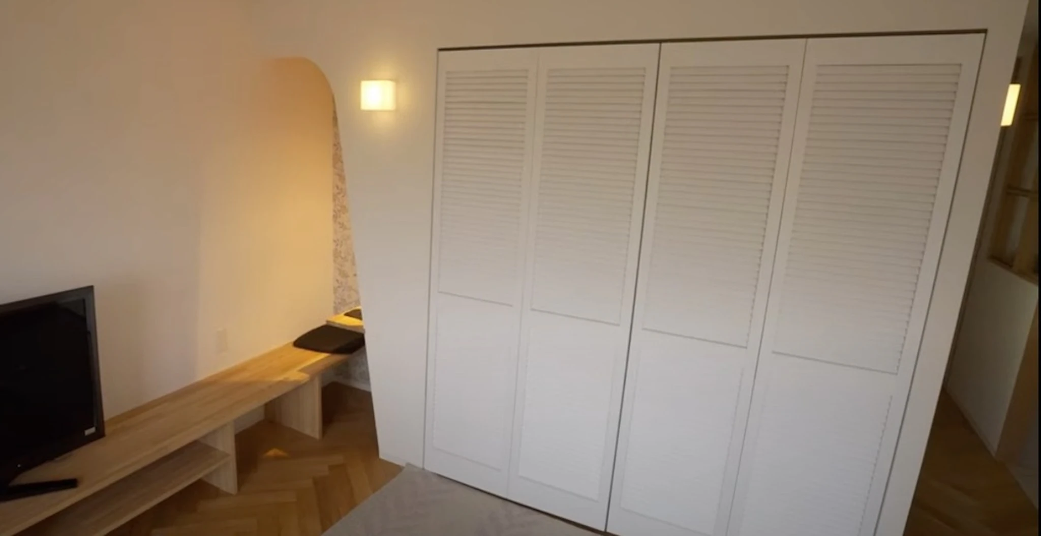 事例① 風通しが良いルーバー扉のクローゼット 【動画解説】