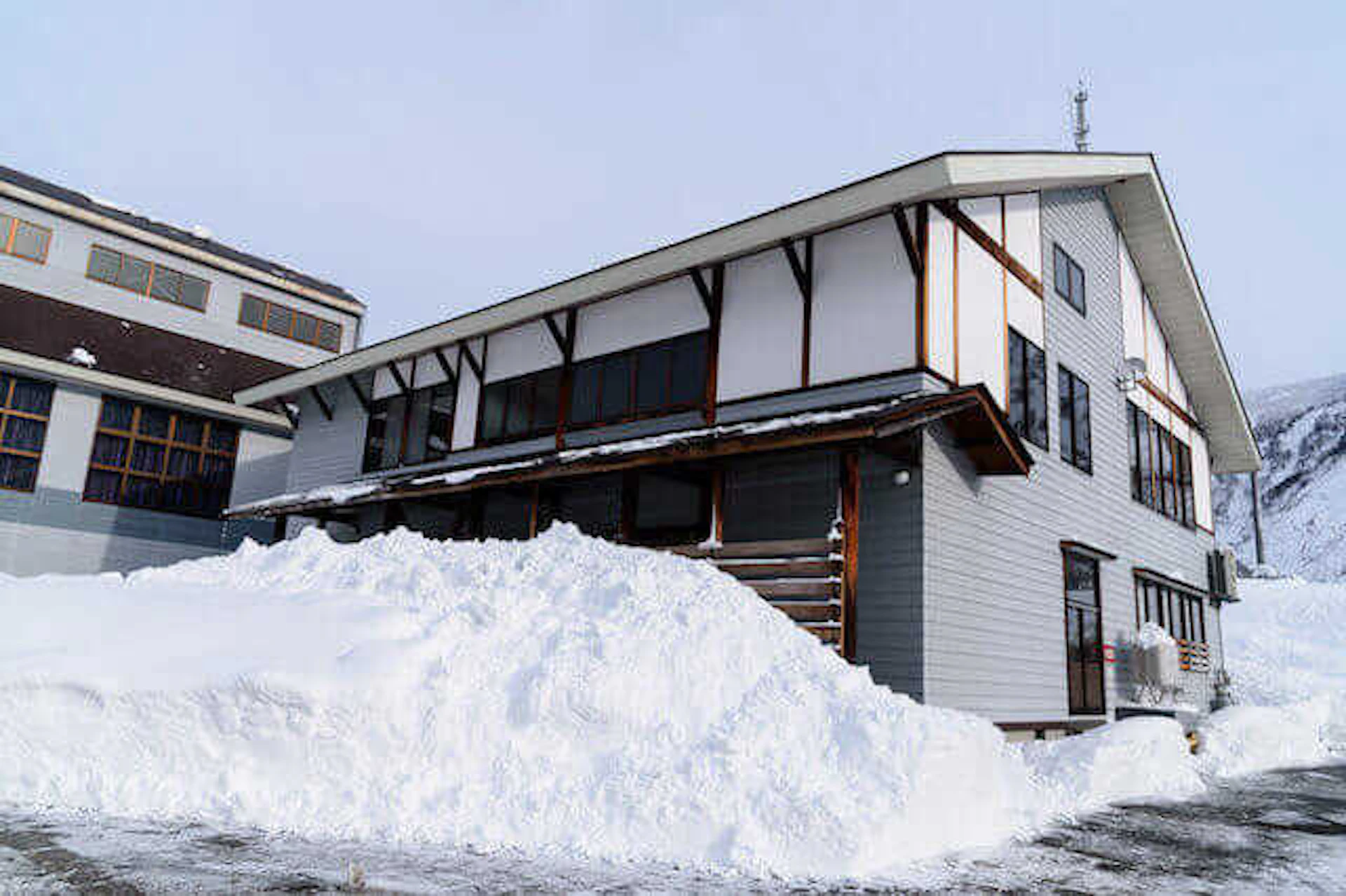 ④テラス屋根やサンルームも、耐雪 or 落雪対応型を