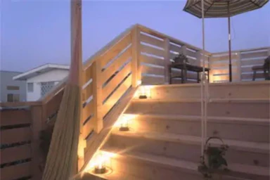 ウッドデッキにつながる室内外の動線