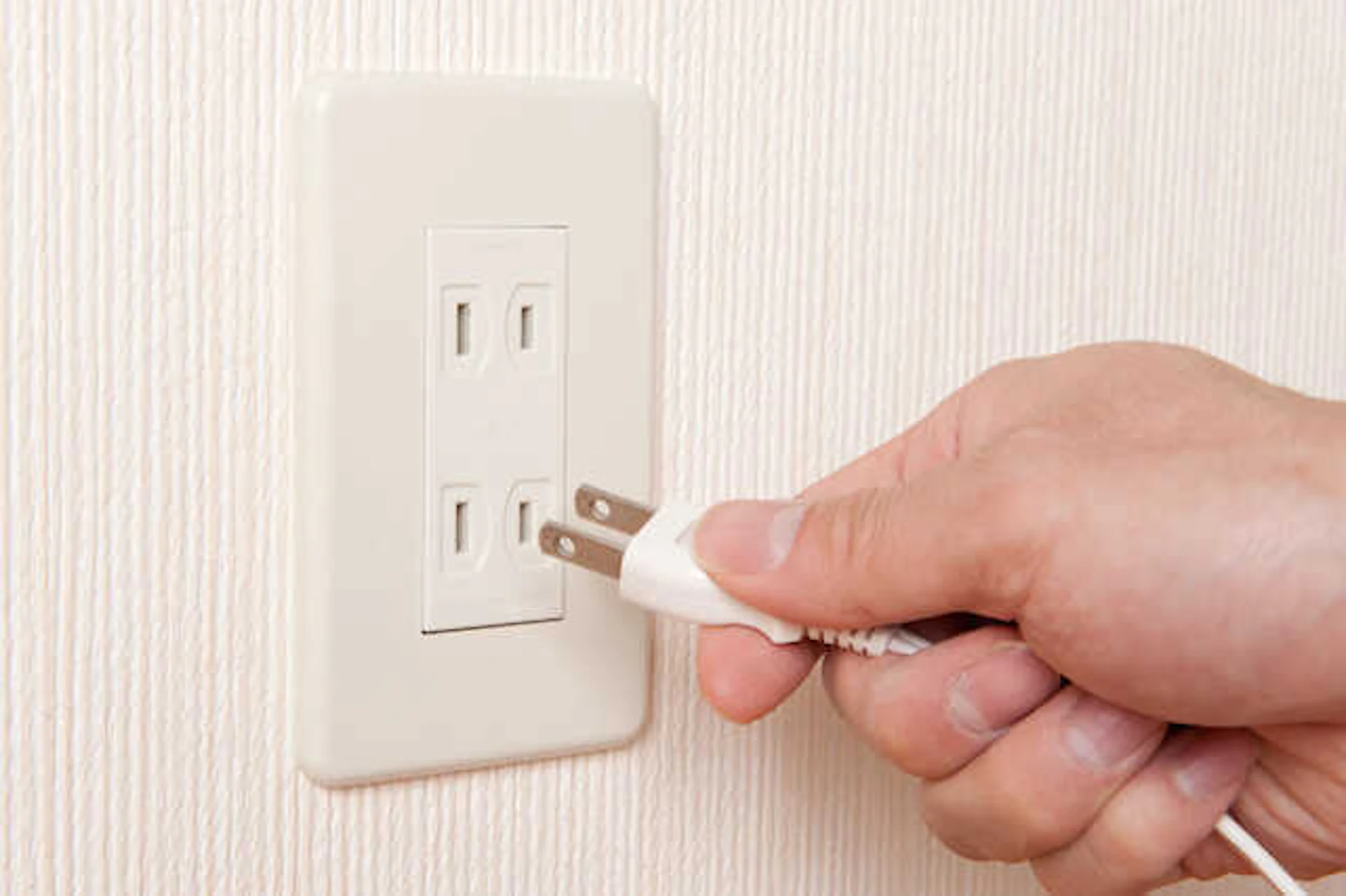 高い位置にコンセント