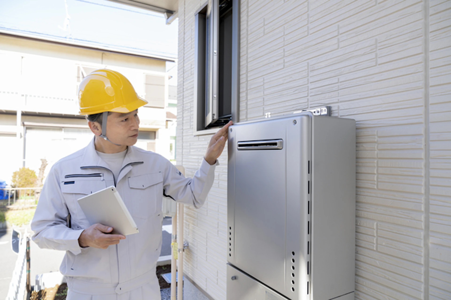 給湯器の水漏れはどこに連絡する？